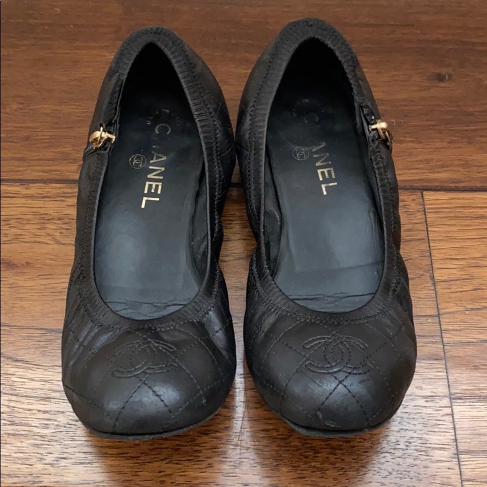 Rare Chanel Scrunched Quilted Black Lambskin Flats